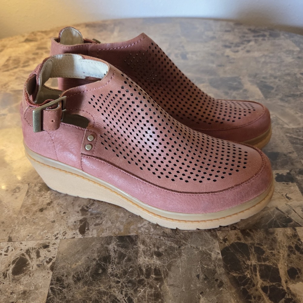 The Original Muck Boot Company sz 7 wedge boots booties cutouts perforated‎
